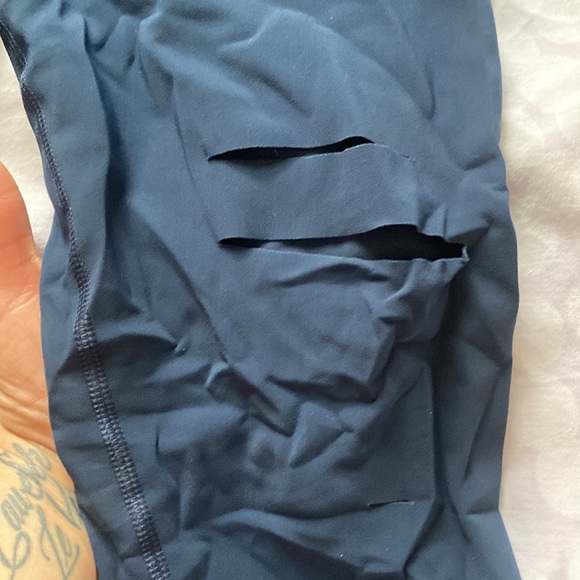 Alo Yoga Women's High Waisted Ripped Warrior Legging Size S - Picture 6 of 13